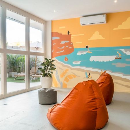 Bali Bustle Sunset Coliving And Coworking Space 레기안 외부 사진