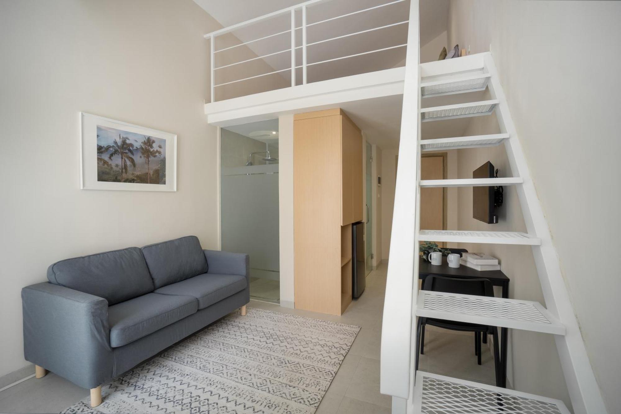 Bali Bustle Sunset Coliving And Coworking Space 레기안 외부 사진