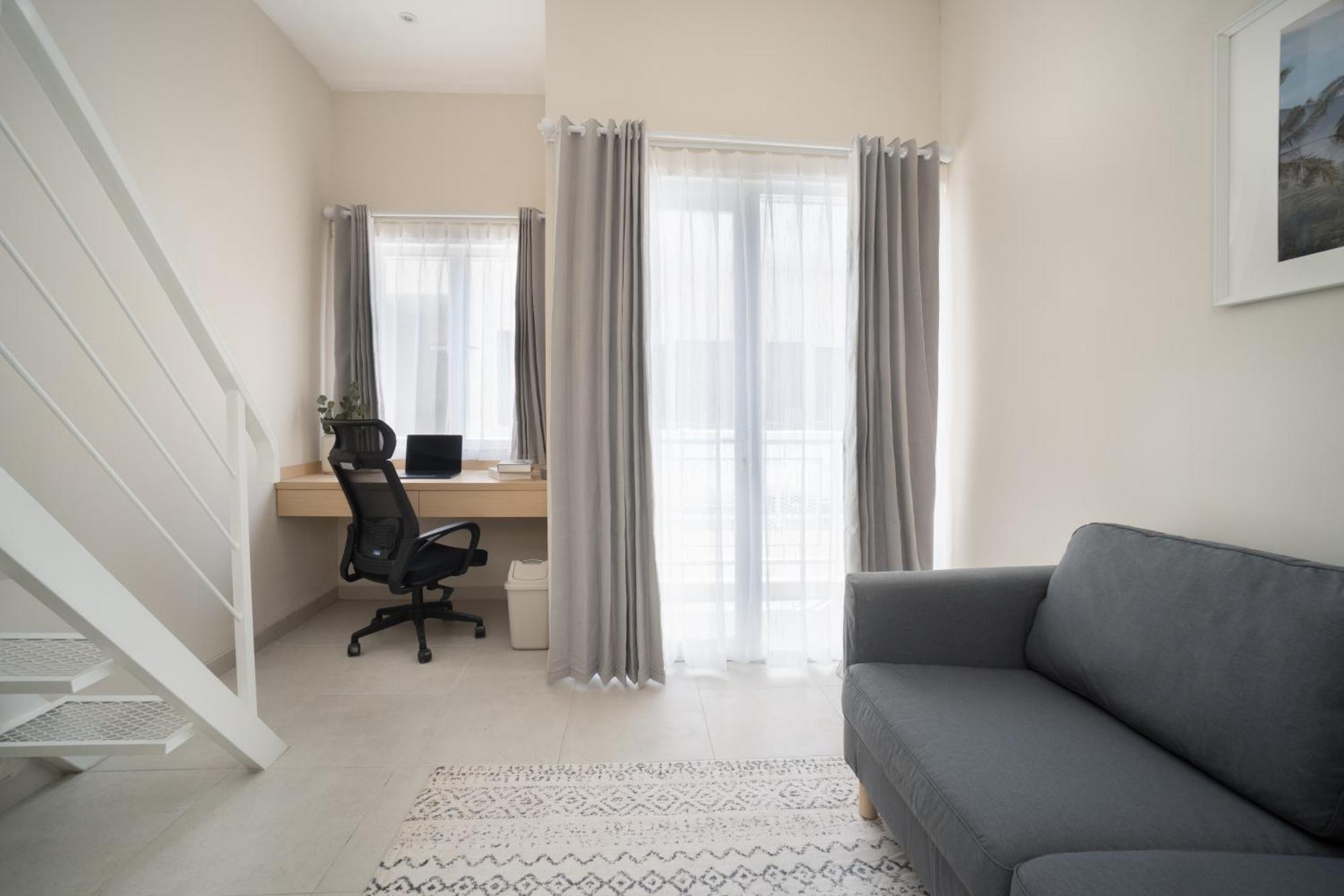 Bali Bustle Sunset Coliving And Coworking Space 레기안 외부 사진
